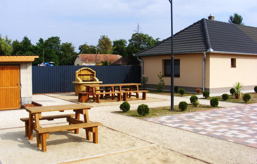 Szerencsecsillag Vendégház Kiskoros Extérieur photo